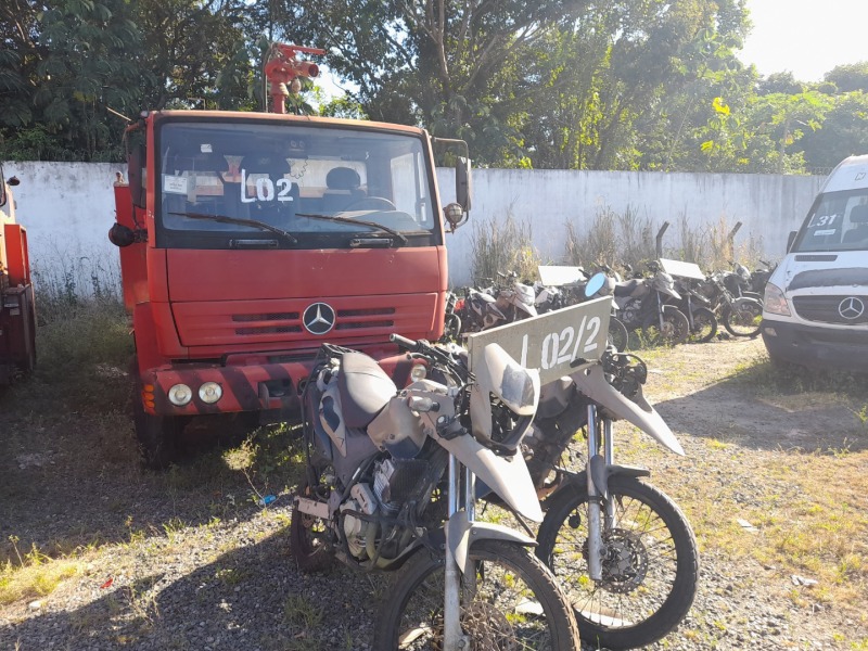 Sucatas de Veículo: Carroceria de Caminhão Mercedes Benz/1720 A